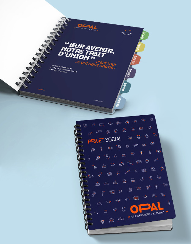 Mockup 2 brochures Projet social Mockup 2 brochures Projet social